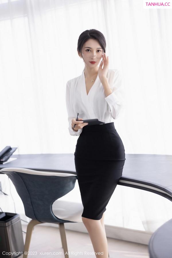 林乐一  [XiuRen]高清写真图 2023.03.20 No.6439 林乐一 短裙美腿第13张图片